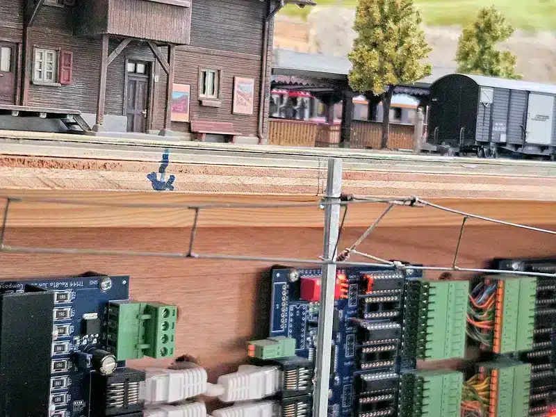 Commande de trains miniatures hybride Dinamo